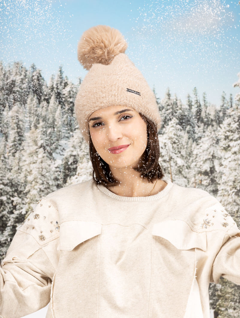 Bonnet avec étiquette en métal